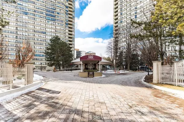 1300 Islington AVE #2404, Toronto W08, ON M9A 5C4