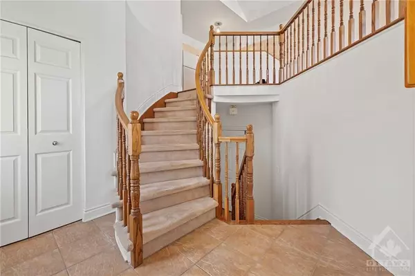 Kanata, ON K2L 4G9,51 CASTLE GLEN CRES