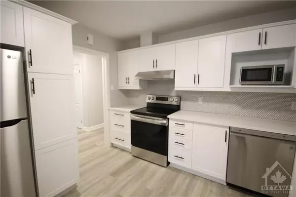 Vanier And Kingsview Park, ON K1K 3M6,706 LUC ST #1