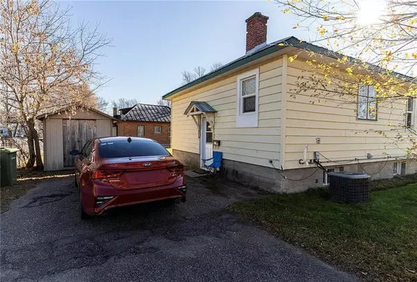 Renfrew, ON K8A 6J7,671 GORDON ST