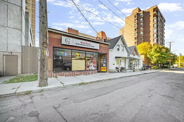 West Centre Town, ON K1Y 4M2,86 FORWARD AVE