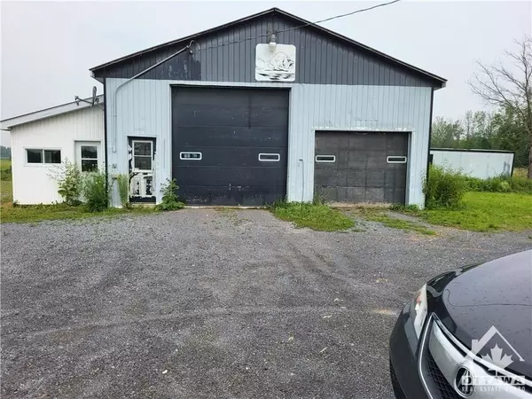 North Glengarry, ON K0C 1B0,18561 COUNTY 43 RD