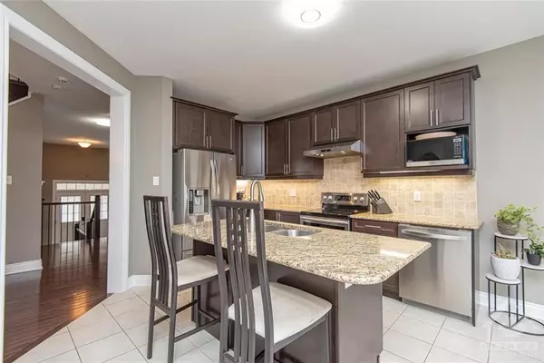 Barrhaven, ON K2J 3V4,316 RIVER LANDING AVE