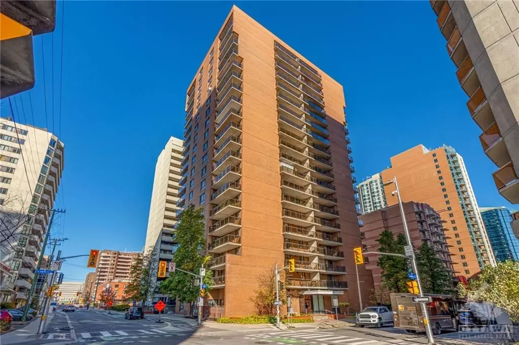 Ottawa Centre, ON K1R 7X1,475 LAURIER AVE W #702