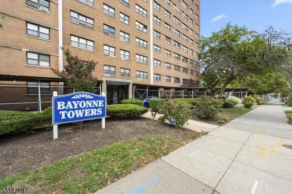 Bayonne City, NJ 07002,1225 Kennedy Blvd #3F