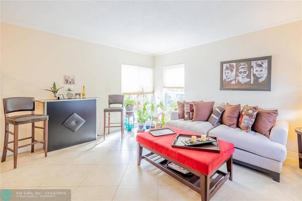 Lauderdale By The Sea, FL 33308,224 Hibiscus Ave  #250