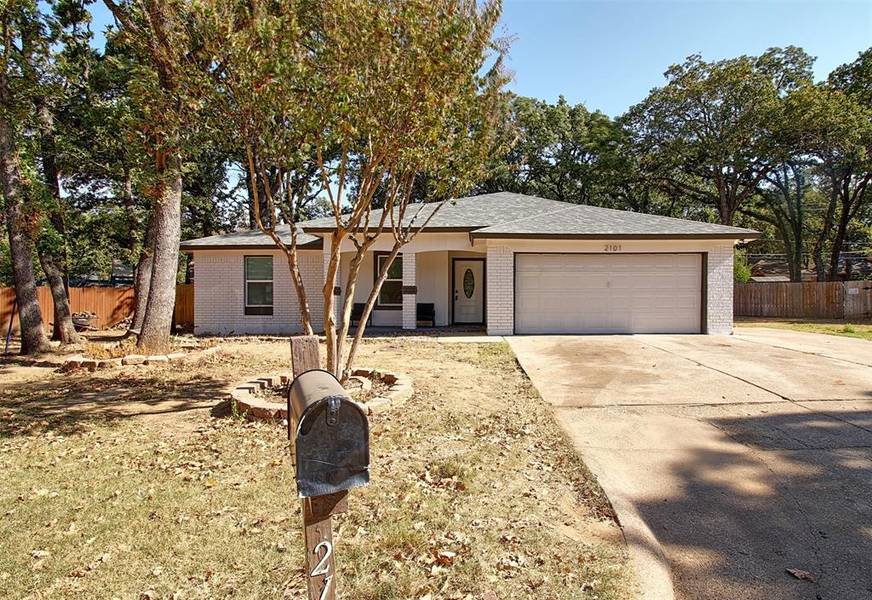 2101 Rainwood Court, Arlington, TX 76017