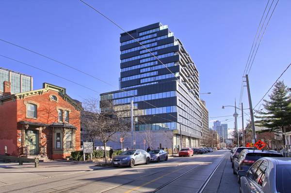 195 McCaul ST E #1701, Toronto C01, ON M5T 1W6