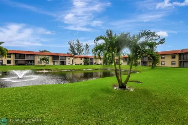 Boca Raton, FL 33433,21905 Lake Forest Cir  #Unit 102