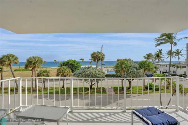 Lauderdale By The Sea, FL 33308,4540 N Ocean Dr  #301