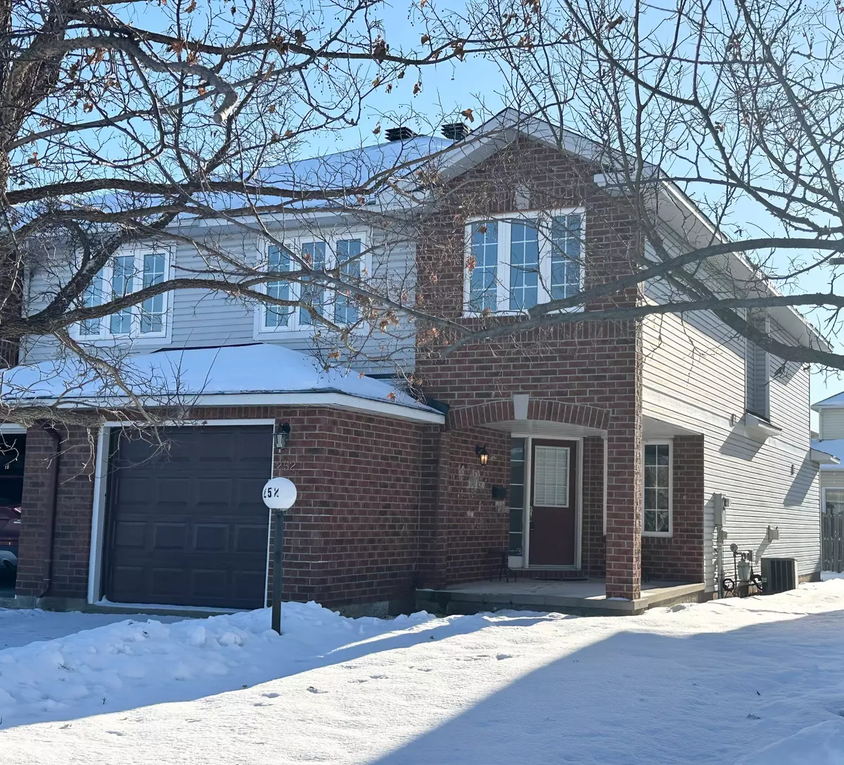 Barrhaven, ON K2J 5B9,252 Claridge DR