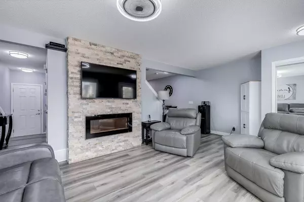 Airdrie, AB T4B 3R7,511 Windstone Common SW