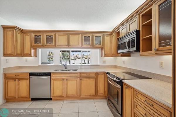 Deerfield Beach, FL 33442,319 Deer Creek Lakeside Way  #319