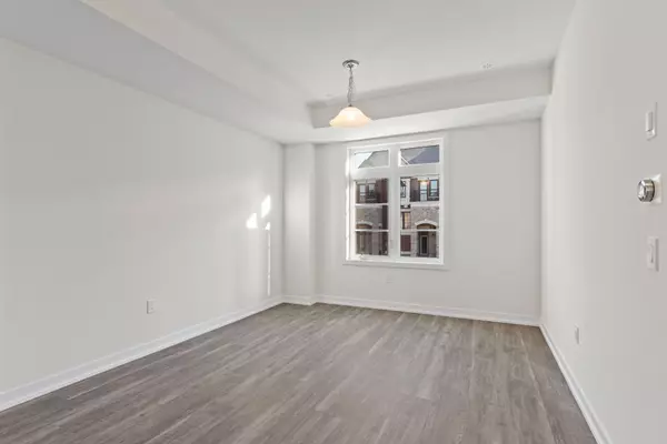 Oakville, ON L6M 5R2,1343 KOBZAR DR