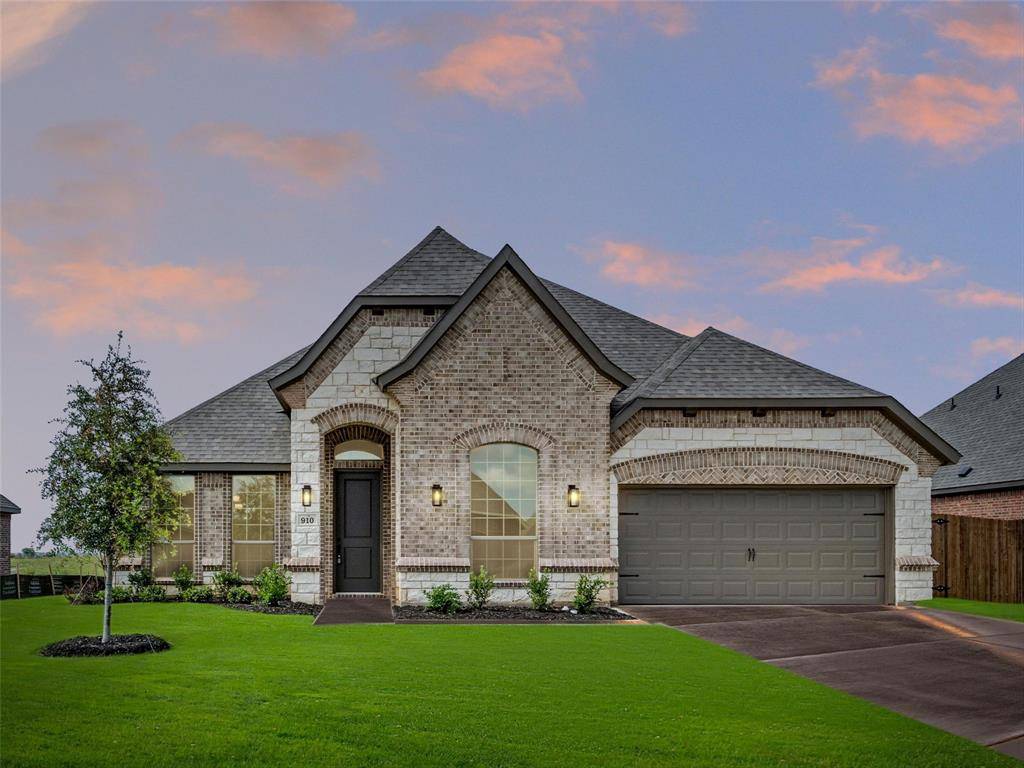 Cleburne, TX 76033,910 Meadow View Drive