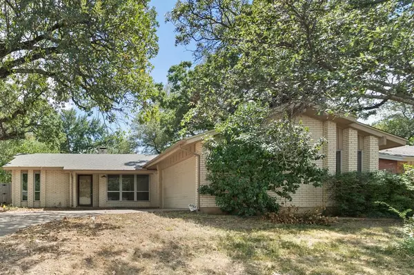 2108 Westwood Drive, Arlington, TX 76012