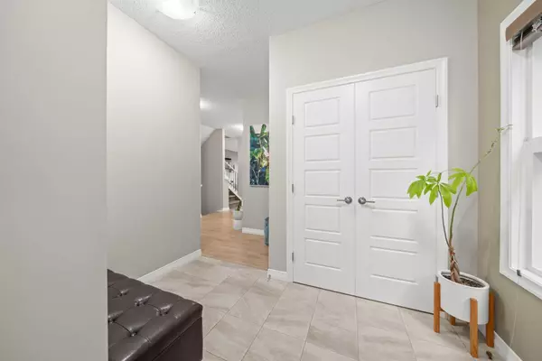 Calgary, AB T3M 2N4,18 Masters Villas SE