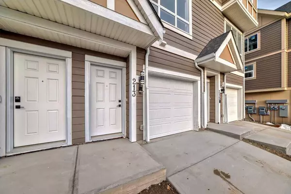 213 Sherwood LN Northwest, Calgary, AB T3R 0V3