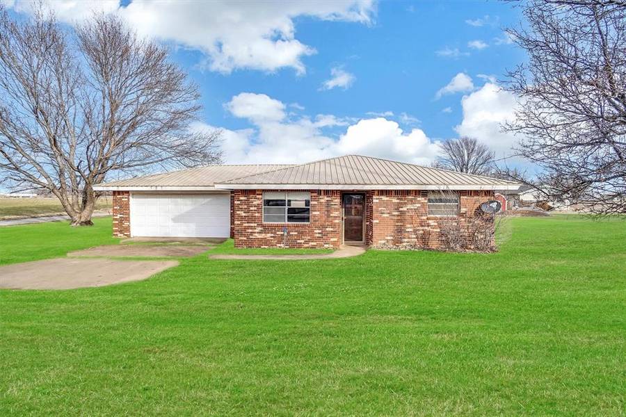 105 NW Boundry Road, Erick, OK 73645