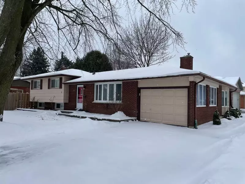 3 Old York CRES #Upper, Kitchener, ON N2B 3G2