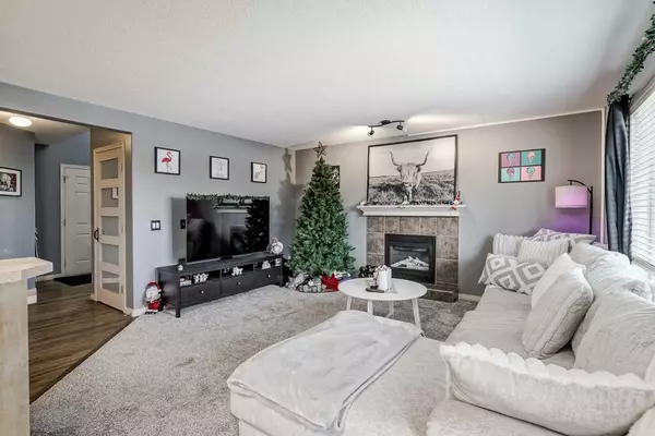 Airdrie, AB T4B 3C2,2196 Luxstone BLVD SW