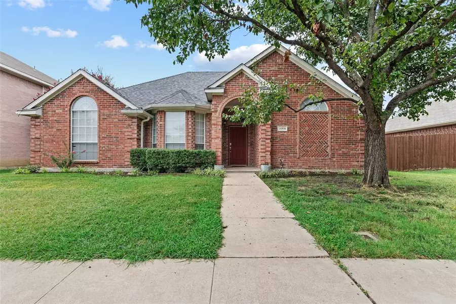 1004 Columbia Drive, Lewisville, TX 75067