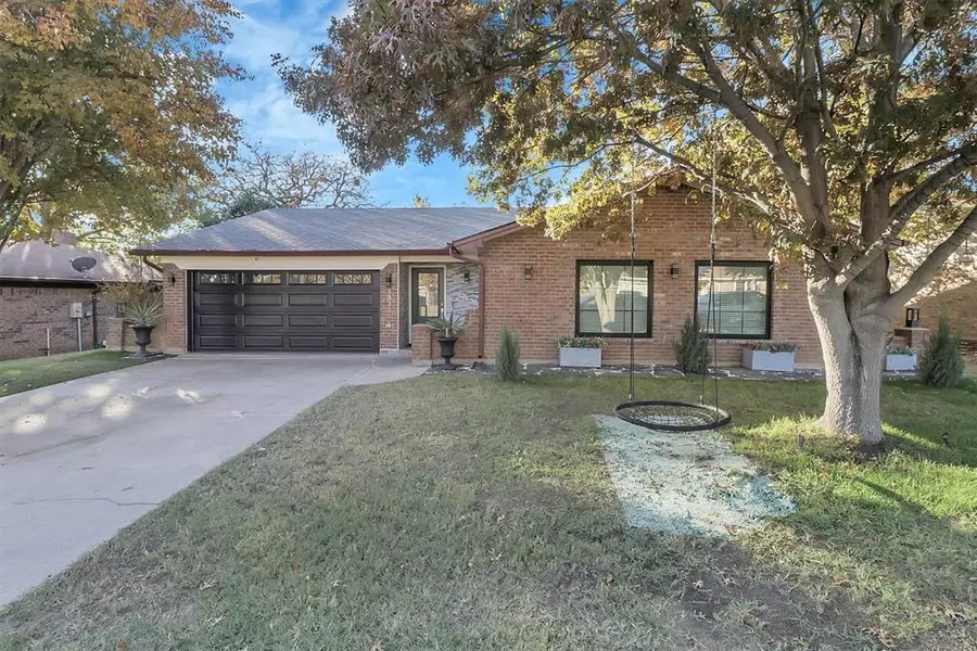 3033 Bluebonnet Lane, Bedford, TX 76021