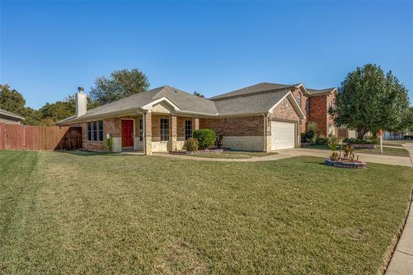 905 Deedee Creek Drive, Euless, TX 76040