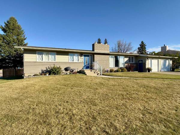 210 4 ST East, Cardston, AB T0K0K0