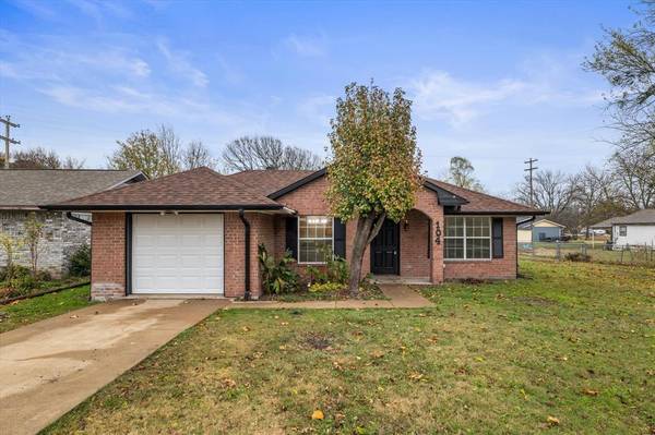 104 S Poplar Street, Leonard, TX 75452