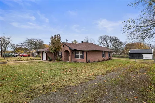 Leonard, TX 75452,104 S Poplar Street