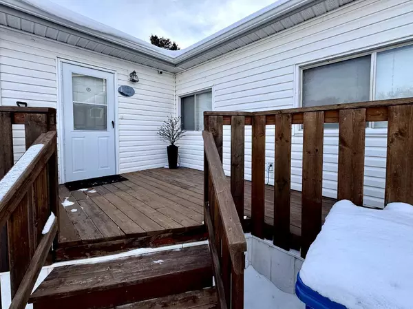 Medicine Hat, AB T1B 1R3,2248 Southview DR Southeast #45