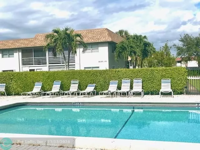 Boca Raton, FL 33428,9911 Sandalfoot Blvd  #111