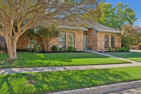 7212 Big Bear Lake Drive, Arlington, TX 76016