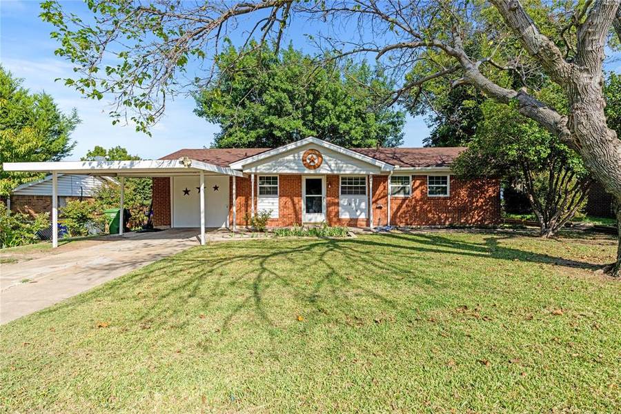 836 Hallvale Drive, White Settlement, TX 76108