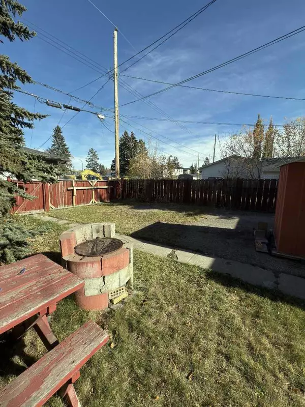 Calgary, AB T2M 2M5,512 29 AVE NW