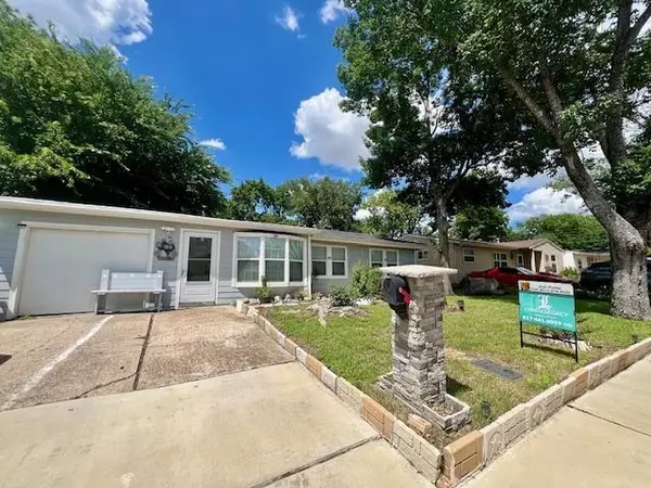 1511 E Mitchell Street, Arlington, TX 76010