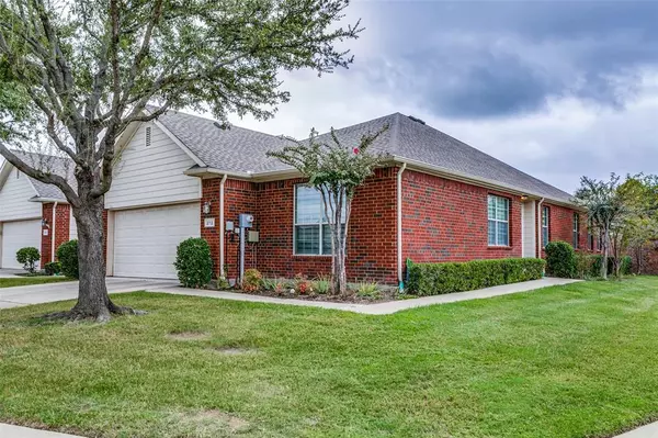 272 Heritage Hill Drive, Lewisville, TX 75067