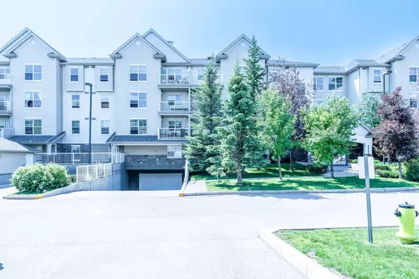 Calgary, AB T2A7Z2,2000 Applevillage CT SE #111