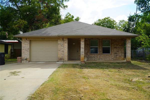 709 N Pendell Avenue, Cleburne, TX 76033