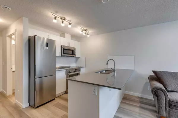 Calgary, AB T3M 3K8,422 Cranbrook SQ SE