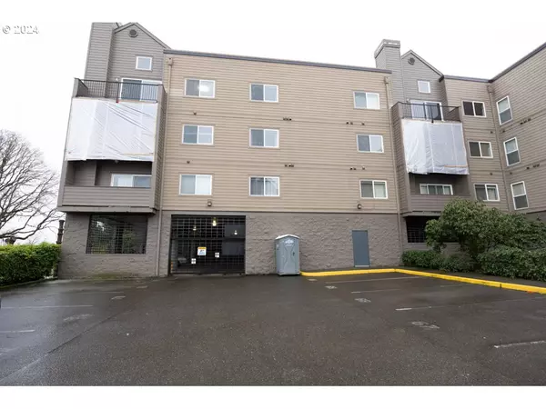 Portland, OR 97239,4320 S CORBETT AVE #202