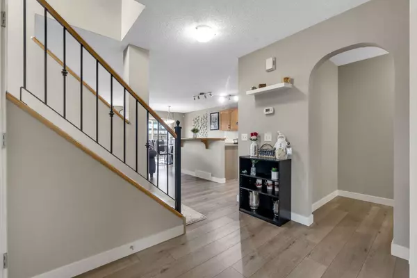 Calgary, AB T3J5B7,250 Saddlecrest Close NE