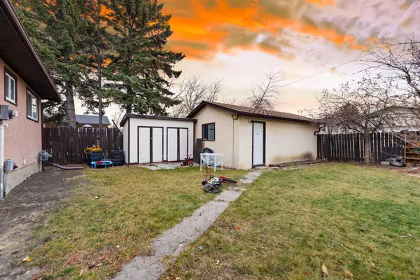 Calgary, AB T1Y 3Y4,6709 29 AVE Northeast