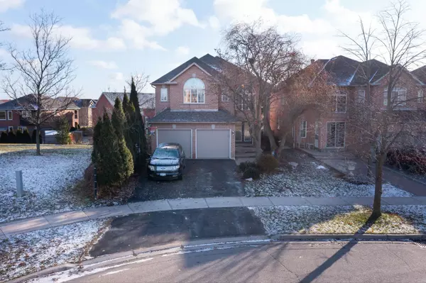 107 Princeton Gate, Vaughan, ON L6A 2S7