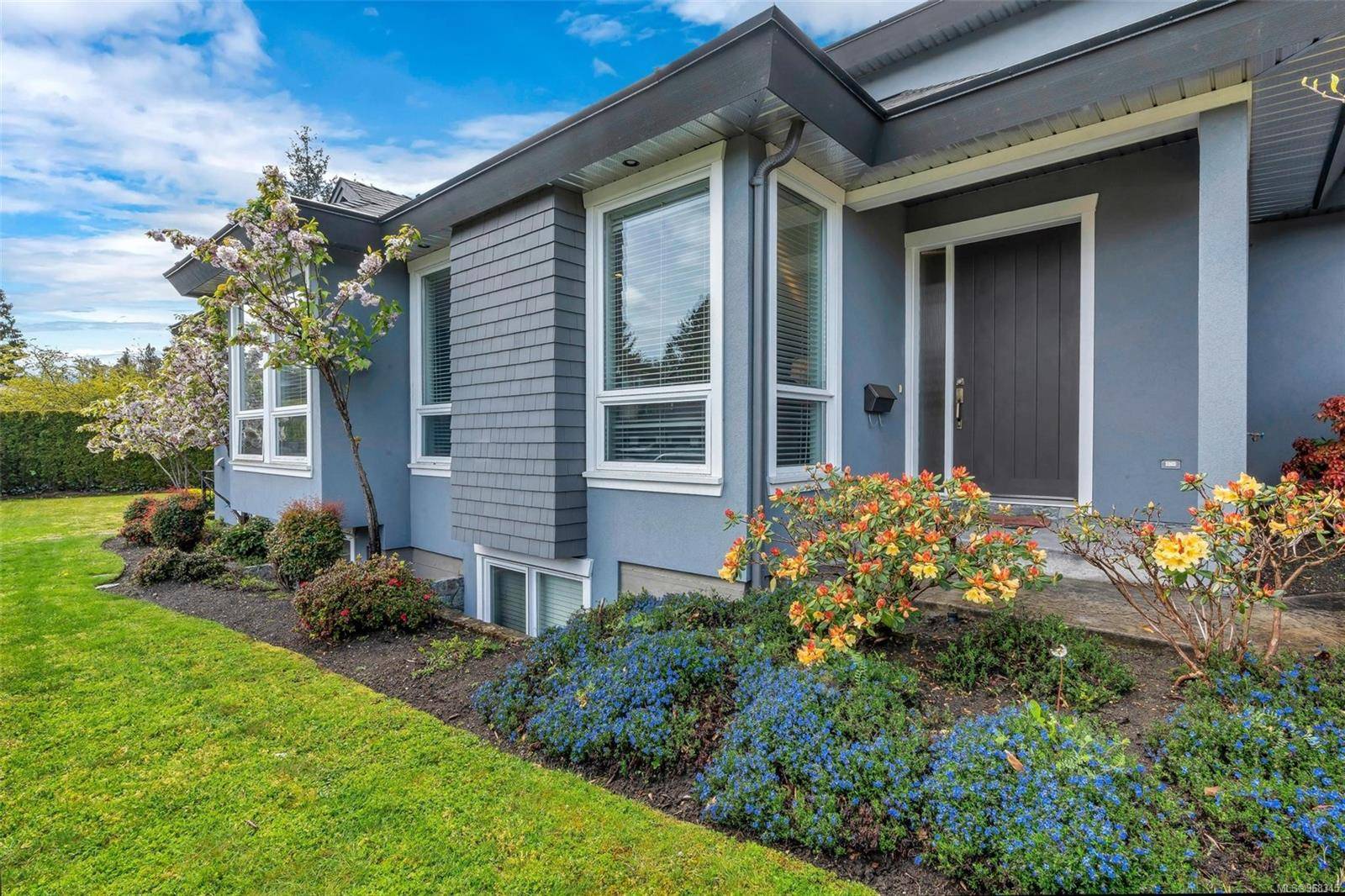Saanich, BC V8N 3L3,1701 De Sousa Pl