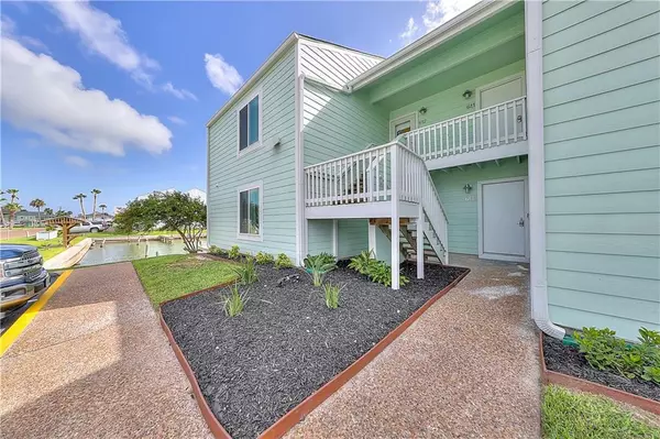 611 Lauderdale, Rockport, TX 78382