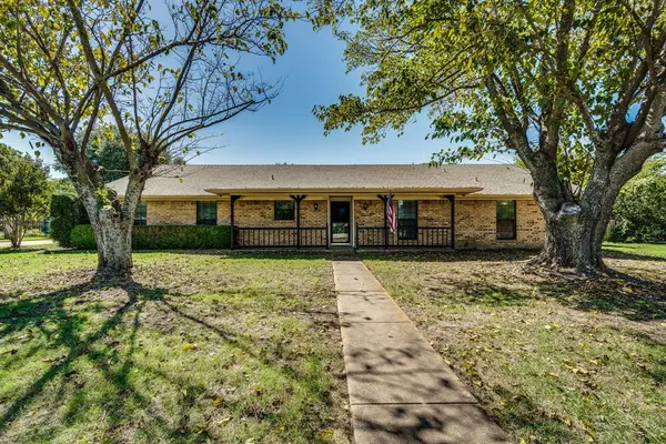 720 King Arthur Drive, Midlothian, TX 76065