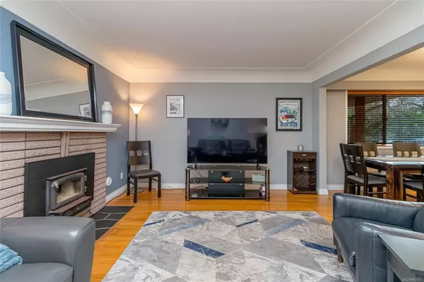 Saanich, BC V8X 1R5,3550 Elliston Ave