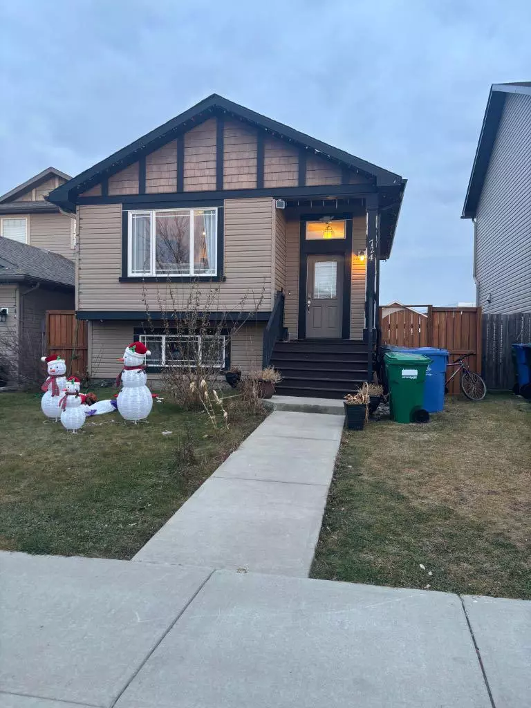 Lethbridge, AB T1H5R5,724 Florence Ho Leong CRES North